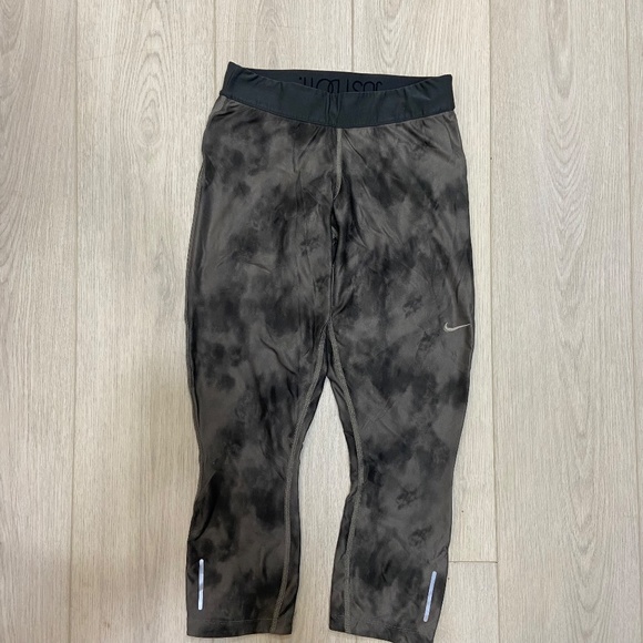 Nike Dri Fit Stay Warm Printed Running Capri Pants Womens Small - Picture 1 of 11